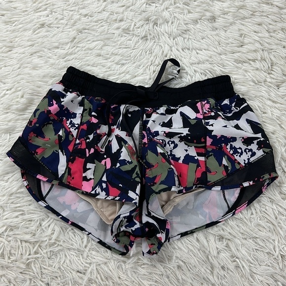 Lululemon Hotty Hot Short (Long) Pop Cut Boom Juice Multi / Black - Picture 1 of 6